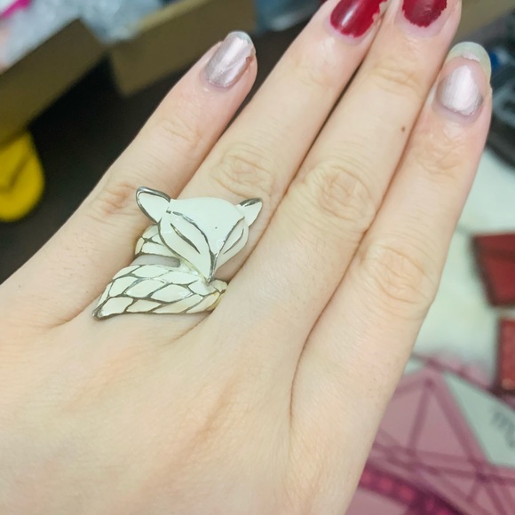 very solid material ring. Size 6-6.5 - Picture 2 of 4